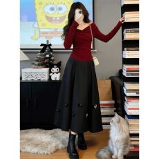 批发时尚套装<b class='q'>甜美</b>风设计感V领露肩上衣黑色立体蝴蝶半身裙女装冬2025