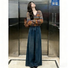批发时尚套<b class='q'>装</b>多巴胺V领条纹针织衫蓝色阔腿牛仔裤套<b class='q'>装</b><b class='q'>女</b>2025冬季新款