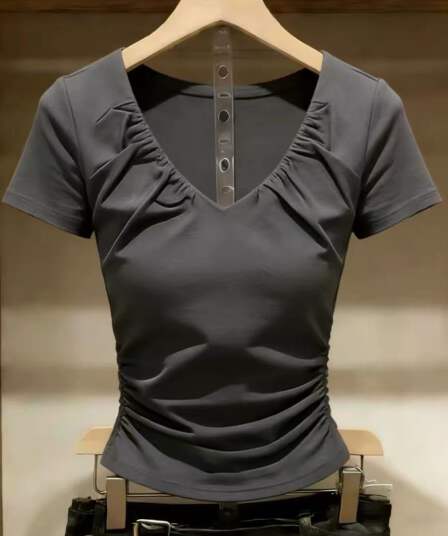 패션 고급 센스 어두운 회색 V넥 펌프 Pleat 반팔 티셔츠 여성 여름 새로운 Chic 캐주얼 슬림해 보이는 풀오버 맨위