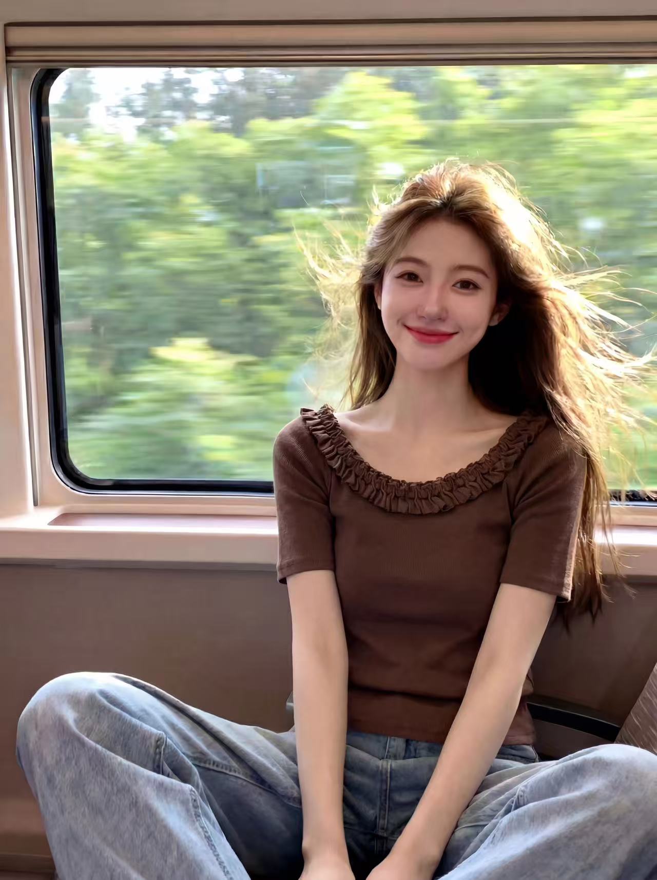 봄 레트로 프릴 커피 색상 반팔 맨위 여성 새로운 패션 작은 대중 만나는 디자인 센스 다용도 품격 티셔츠