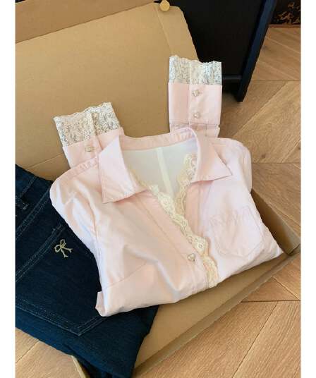 달콤함 핑크색 V넥 레이스 허리 수축 여성 셔츠 2026 봄 새로운 디자인 센스 작은 대중 몸매 가꾸기 슬림해 보이는 맨위