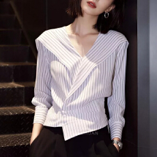 批发2026春季新款轻熟风条纹长袖衬衫女V领收腰时髦显瘦<b class='q'>大码</b>内搭上衣