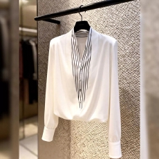 批发简约高级感休闲<b class='q'>通勤</b>风松弛白色假两件衬衫女2026早春条纹v领小衫