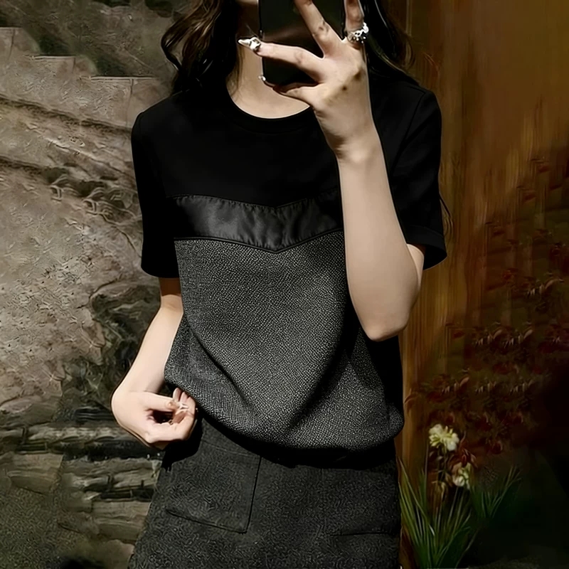 검정색 배색 패치워크 루즈핏 반팔 맨위 여성 2026 여름 새로운 표지 고기 외국 가스 세련된 디자인 센스 티셔츠