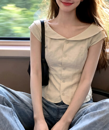 한 부서 ins 부드러운 달콤함 인형 폴로 칼라 작은 셔츠 여성 2026 여름 디자인 센스 연령 감소 몸매 가꾸기 다용도 셔츠