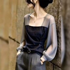 批发小众<b class='q'>个性</b>藏蓝色上衣休闲2026年秋季<b class='q'>女装</b>方领<b class='q'>时尚</b>潮流网纱拼接长袖