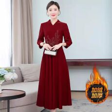 批发加绒加厚高贵改良<b class='q'>旗袍</b>2025年秋冬款洋气准婆婆丈母娘婚宴<b class='q'>连衣裙</b>