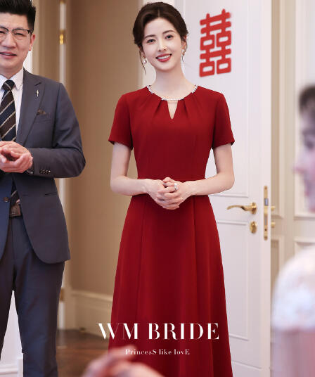 고급 브랜드 안녕하세요. 시어머니 결혼 연회 예복 2026 새로운 영 품격 엄마 예복 빨간색 슬림해 보이는 드레스
