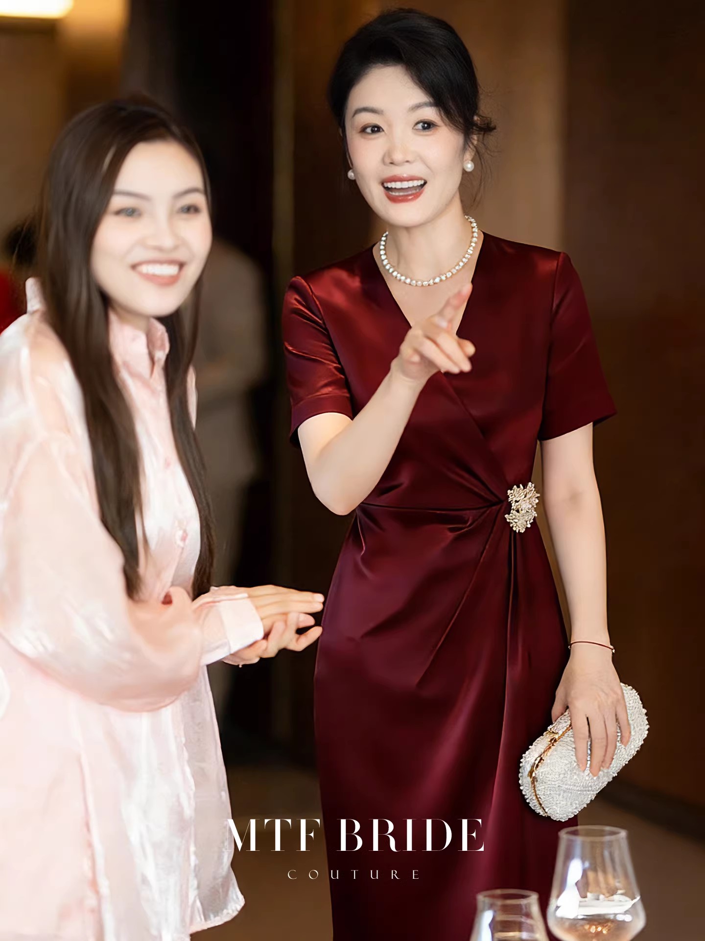 엄마 결혼 연회 예복 와인 레드 새틴 V넥 허리 수축 드레스 고귀한 안녕하세요. 시어머니 연회