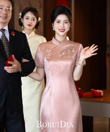2026 새로운 안녕하세요. 엄마 결혼 연회 예복 결혼 시어머니 로드 중 치파오 고귀한 영 새로운 중식 여름