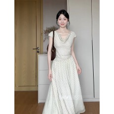 批发温柔风气质荡领条纹收腰<b class='q'>连衣裙</b>女宽松显瘦<b class='q'>长裙</b>