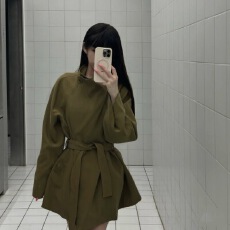批发2025秋季新款时尚设计英伦松弛感小众宽松显瘦大翻领风衣外套女