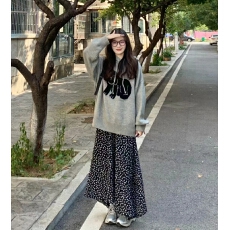 批发小狗连帽毛衣女春秋冬宽松外穿慵懒风设计感小众套头半身<b class='q'>裙</b>套装