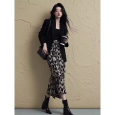 批发2025秋季高级感穿搭一整套通勤<b class='q'>职业</b>风黑色西装上衣印花半裙套装