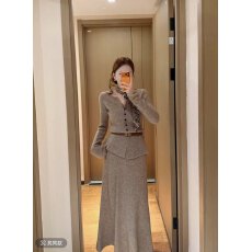 批发<b class='q'>职业</b>气质套装裙女时尚修身设计感V领开叉上衣半裙两件套