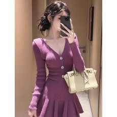 批发韩系氛围感穿搭早秋高级感巨好看轻熟独特漂亮绝美紫色针织<b class='q'>连衣裙</b>