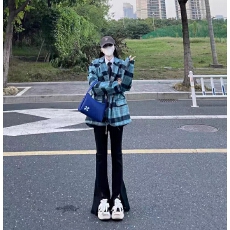 批发韩剧女主穿搭秋冬搭配一整套高级感格子<b class='q'>西装外套</b>