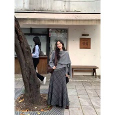 批发秋冬慵懒披肩假两件圆领毛衣灰色显示呢子搭配格纹半身裙