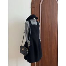 批发秋冬新款小个子羊毛背心裙女显瘦方领复古高级感黑色掐腰连衣裙