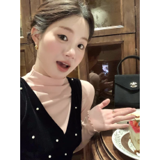 批发珍珠璀璨韩版V领<b class='q'>丝绒</b><b class='q'>连衣裙</b>女中长款温柔秋冬修身长裙套装