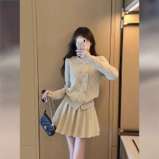 批发COOLLINE林子熙 月下桂语 精致琉璃扣针织套装显白双排扣开衫半<b class='q'>裙</b>
