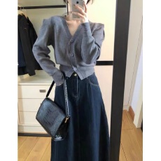 批发灰色V领长袖针织开衫女春秋小个子<b class='q'>修身</b>收腰毛衣外套短款软糯上衣