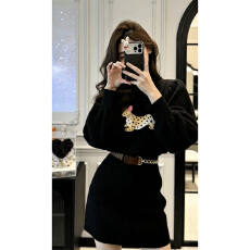 批发法式高级感黑色卡通印花连衣<b class='q'>裙</b>休闲百搭修身针织短<b class='q'>裙</b>子