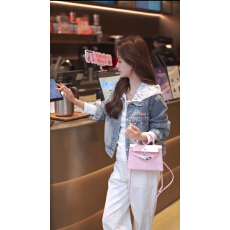 批发巴黎<b class='q'>街头</b>2026年春季新款时尚港风设计感后背刺绣牛仔外套