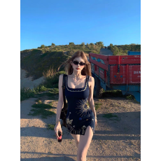 批发星河缪斯 复古刺绣吊带连衣裙女收腰显瘦开叉<b class='q'>包臀</b><b class='q'>短裙</b>夏