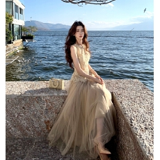 批发木子李的李温柔风无袖收腰镂空蕾丝亲肤上衣垂感网纱半身裙套装夏