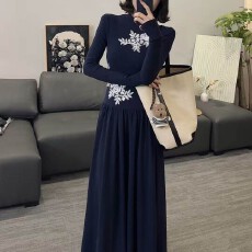 批发2026春季新款气质藏青复古风时尚长款连衣<b class='q'>裙</b>