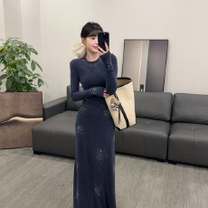 批发OS&oneshow法式静奢风璀璨烫钻圆领气质上衣时尚套装长款半<b class='q'>裙</b>