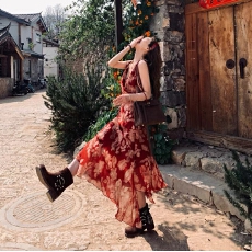 批发小君君布兰妮 夏日热恋/巨显白复古红不规则碎花<b class='q'>裙</b>女夏印花连衣<b class='q'>裙</b>