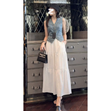 批发夏季2026新款法式不规则v领<b class='q'>牛仔</b><b class='q'>马甲女</b>白色半身裙套装