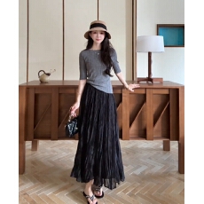 批发夏季百搭纯色肌理感山茶花中袖毛织上衣黑色半身<b class='q'>裙</b>套装