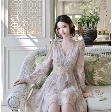 批发Hotdog 热狗很辣花容西棠淡灰色印花连衣<b class='q'>裙</b>镂空收腰长袖<b class='q'>裙</b>子