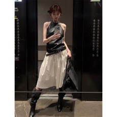批发辣妹风黑色挂脖<b class='q'>皮衣</b>背心上衣女夏季新款高腰半身裙套装