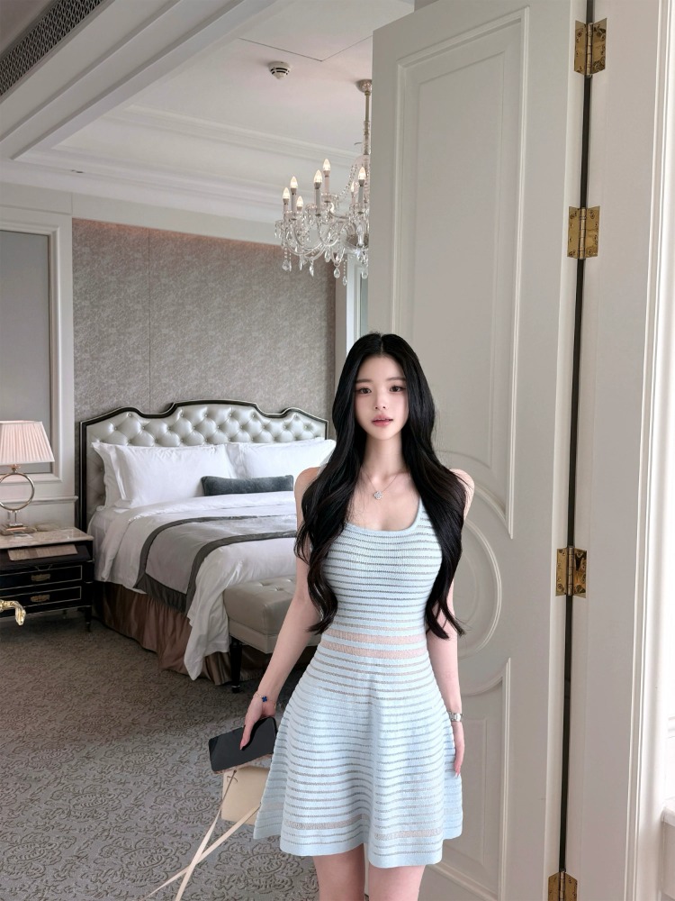 qiauuu 얼음 계곡 사행 세트 염색 안개 소나무 블루 감기 천 골드 품격 허리 수축 슬림해 보이는 니트 여성 드레스