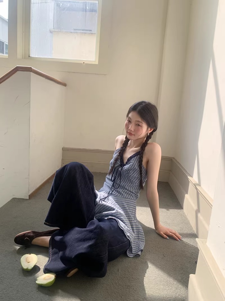 파란색 스트라이프 V넥 레이스 행침 목 레이스업 프릴 캐미솔 외출용 달콤한 차가운 핫걸 맨위