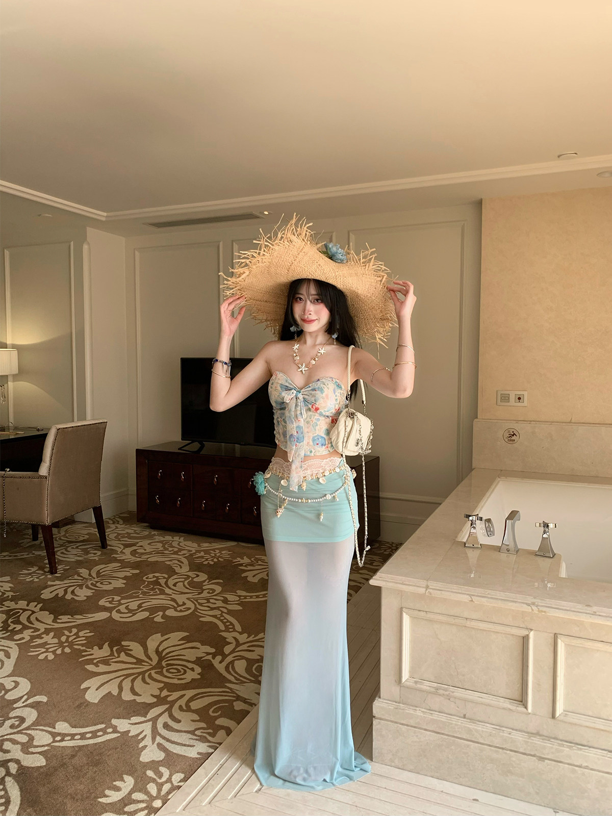 gege shop 레트로 유화 튜브탑 조끼 스트랩 몸매 가꾸기 허리 수축 슬림해 보이는 쇼트 스타일 맨위 휴가 바람 착용 가져 가라.