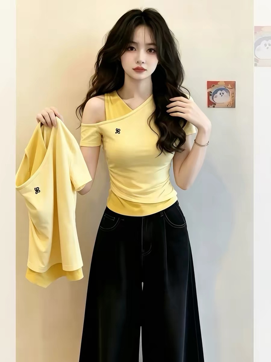 도파민 황색 페이크 레이어드 비스듬한 어깨 오프숄더 반팔 티셔츠 여성 2026 새로운 여름 한 부서 디자인 센스 맨위