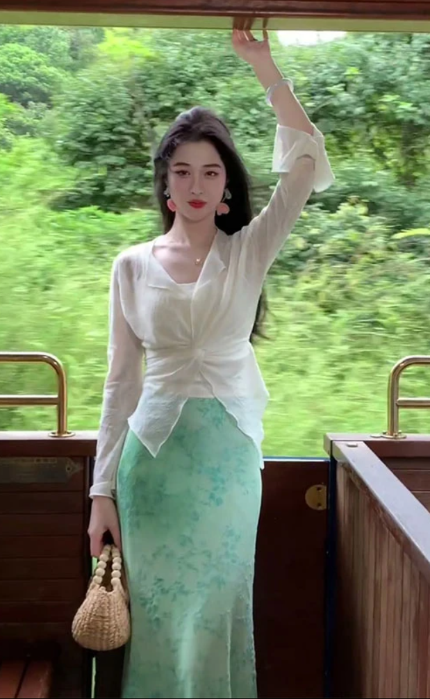 링 茜 거만한 와우 달빛 흰색 바람 요금 새로운 중식 레트로 품격 비틀림 허리 수축 맨위 녹색 염색 자카드 반 스커트 세트