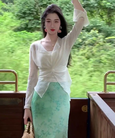 링 茜 거만한 와우 달빛 흰색 바람 요금 새로운 중식 레트로 품격 비틀림 허리 수축 맨위 녹색 염색 자카드 반 스커트 세트