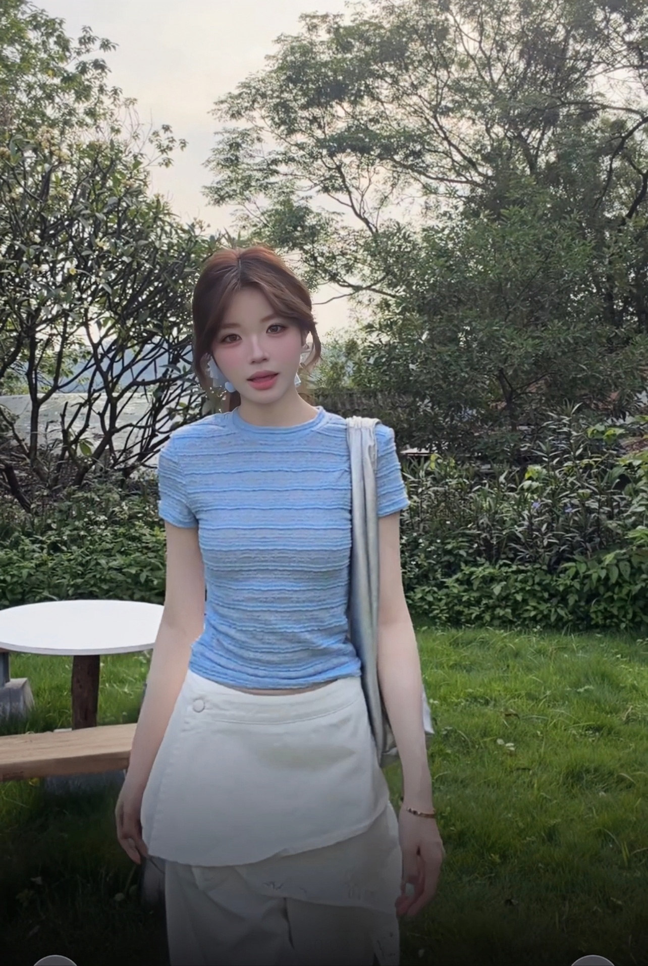 여름 새로운 반팔 티셔츠 3 차원 압력 주름 질감 짧은 고급 센스 몸매 가꾸기 슬림해 보이는 다용도 품격 맨위