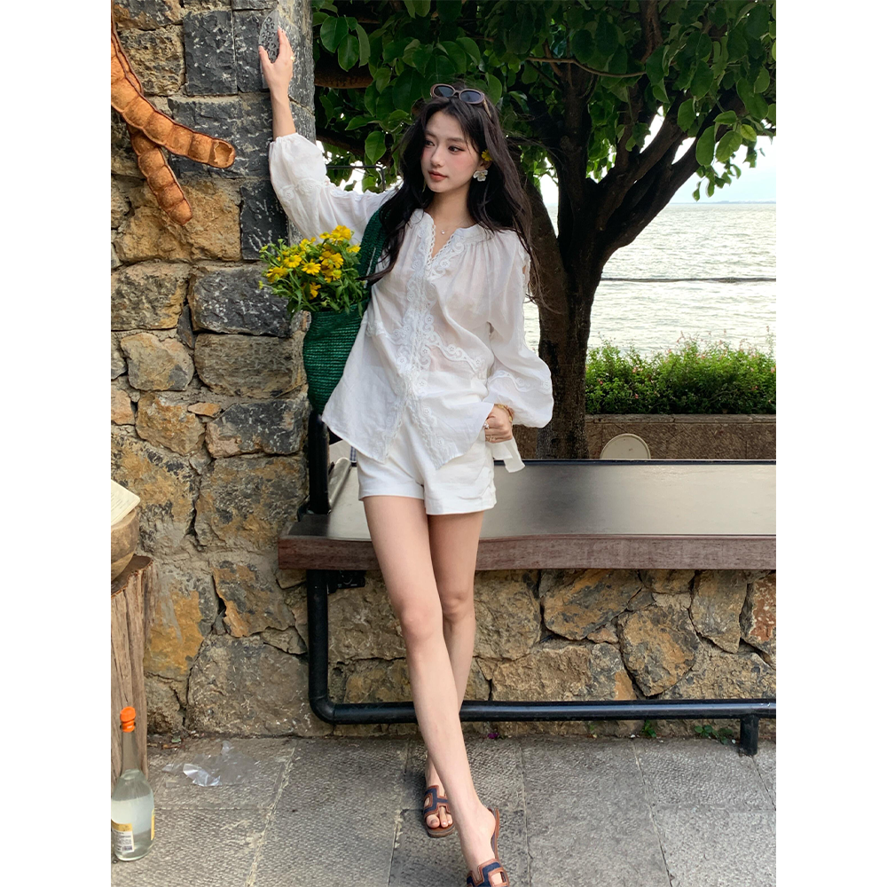 여름 슈퍼 잘 생긴 홀로우 아웃 레이스 긴팔 셔츠 맨위 하이웨이스트 한 마디 캐주얼 반바지 세트