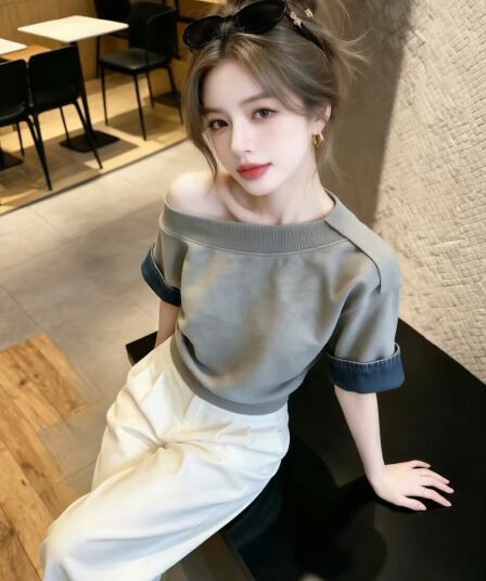 회색 비스듬한 칼라 패치워크 데님 슬림해 보이는 반팔 티셔츠 여성 2026 여름 아메리칸 자이언트 잘 생긴 작은 대중 착용 잡아라. 의류