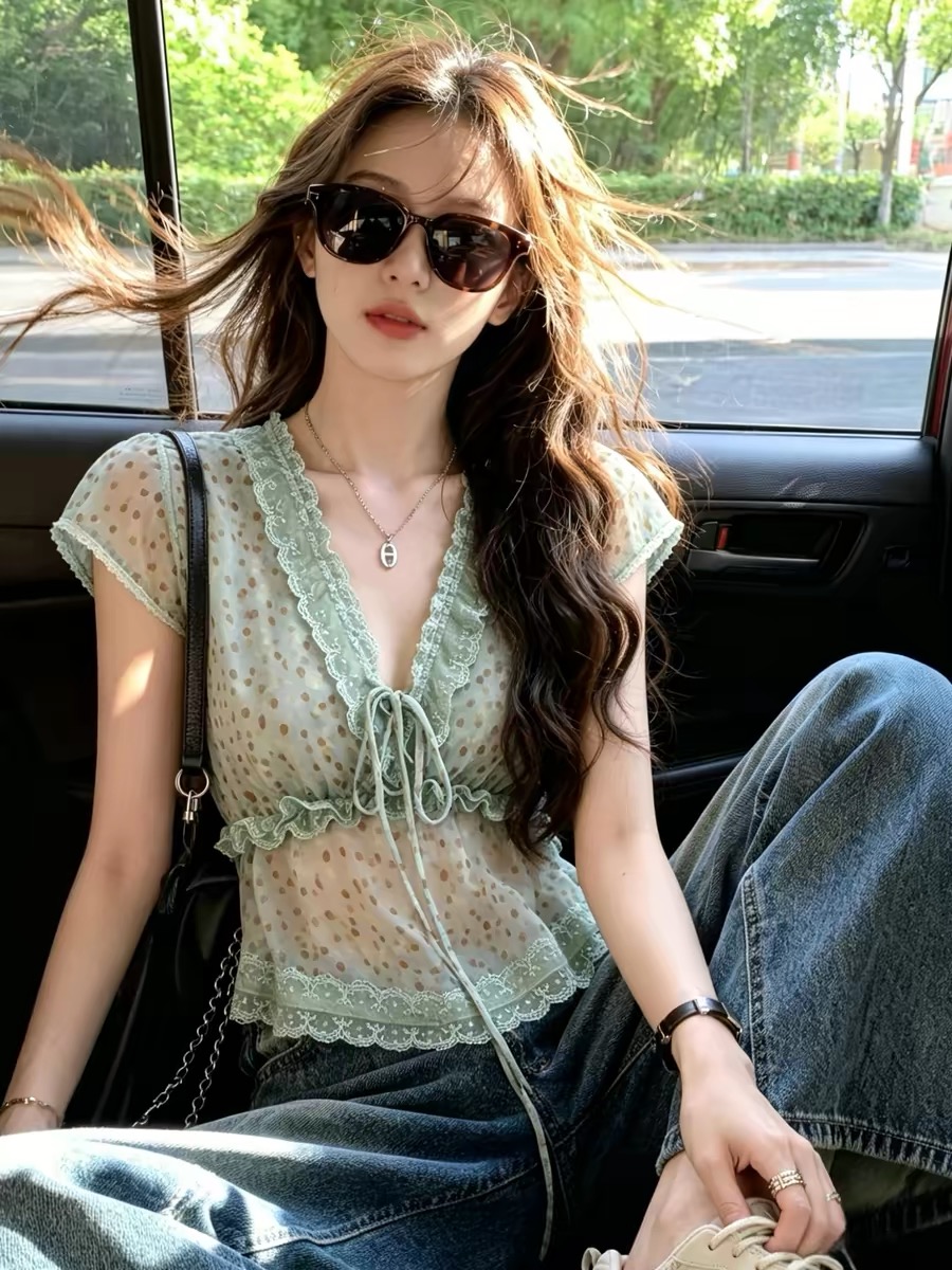 여름 레이스 측면 V넥 셔츠 작은 셔츠 몸매 가꾸기 디스플레이 얇고 작은 날다 소매 맨위 프랑스식 쉬폰 반팔 여성 셔츠