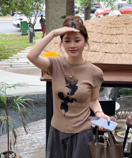 여름 얇은 스타일 장미 프린트 니트 몸매 가꾸기 슬림해 보이는 반팔 품격 다용도 맨위 바지 세트
