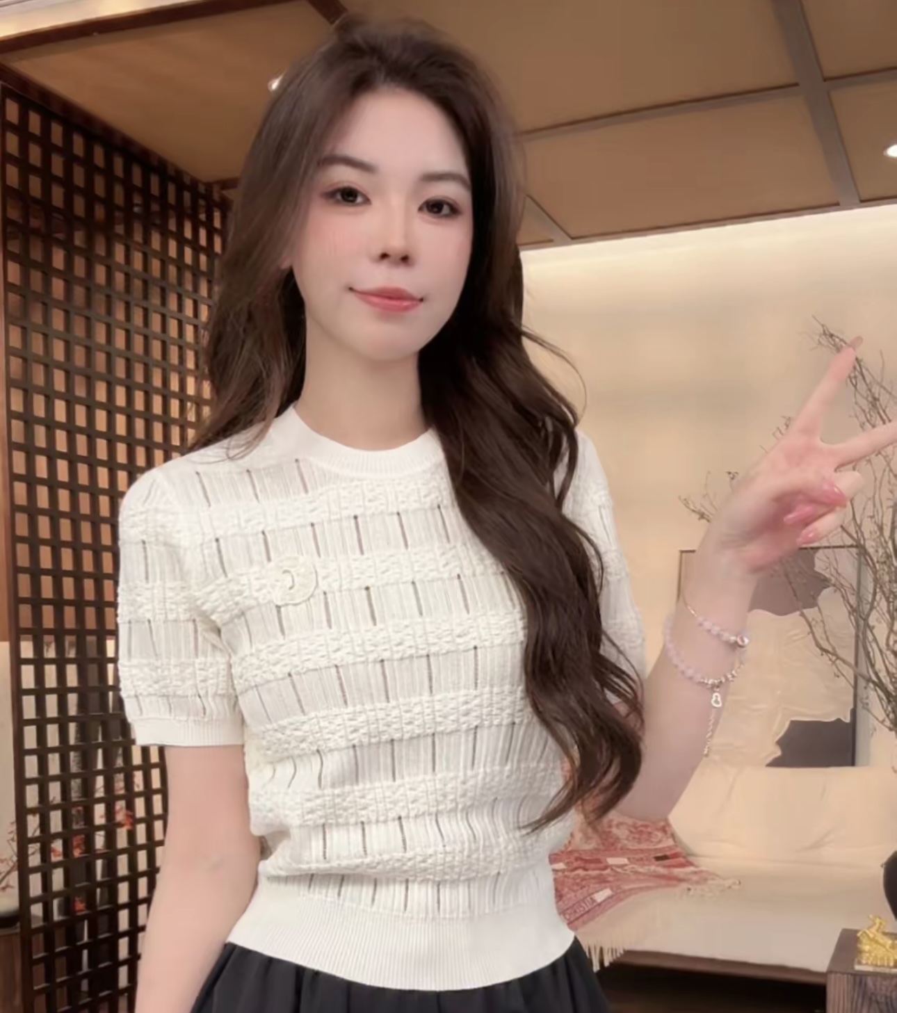 2026 년 여름 새로운 외국 가스 캐주얼 홀로우 아웃 니트 반팔 맨위 몸매 가꾸기 다용도 슬림해 보이는 여성