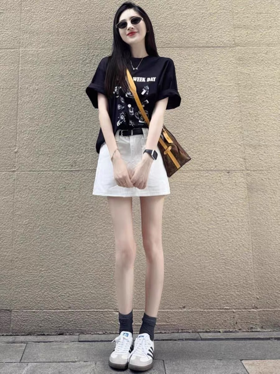 2026 자이언트 잘 생긴 ~ 중 여름 드레스 고급 프린트 티셔츠 플러스 반신 미니 스커트 전체 집합 ootd 착용 가져 가라. 연령 감소